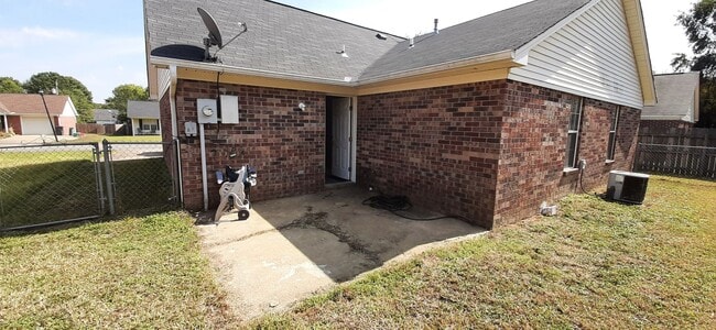 Building Photo - 119 Autumn Cove