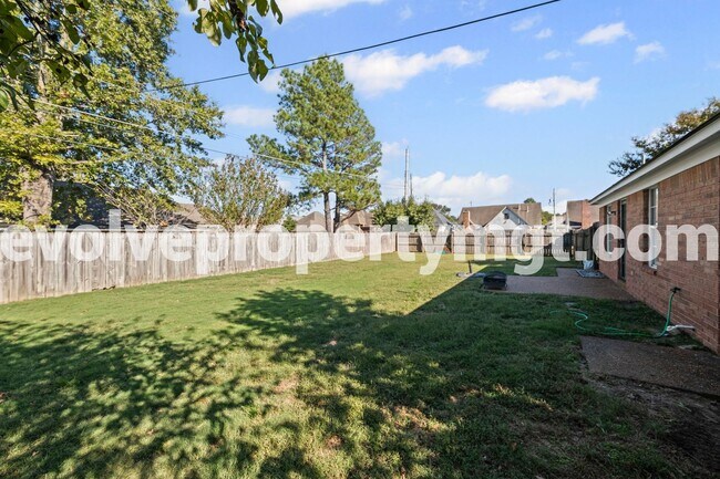 Building Photo - 8608 Port Douglas Dr