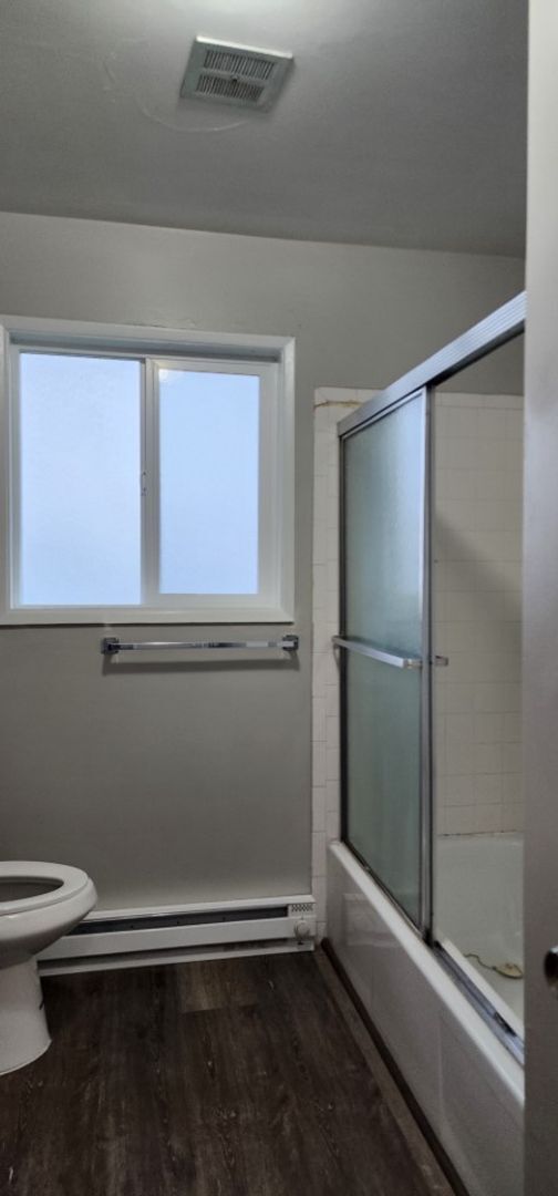 Building Photo - $500 MOVES YOU IN - 2 Bedroom on 18th Ave in Albany - Pet Friendly