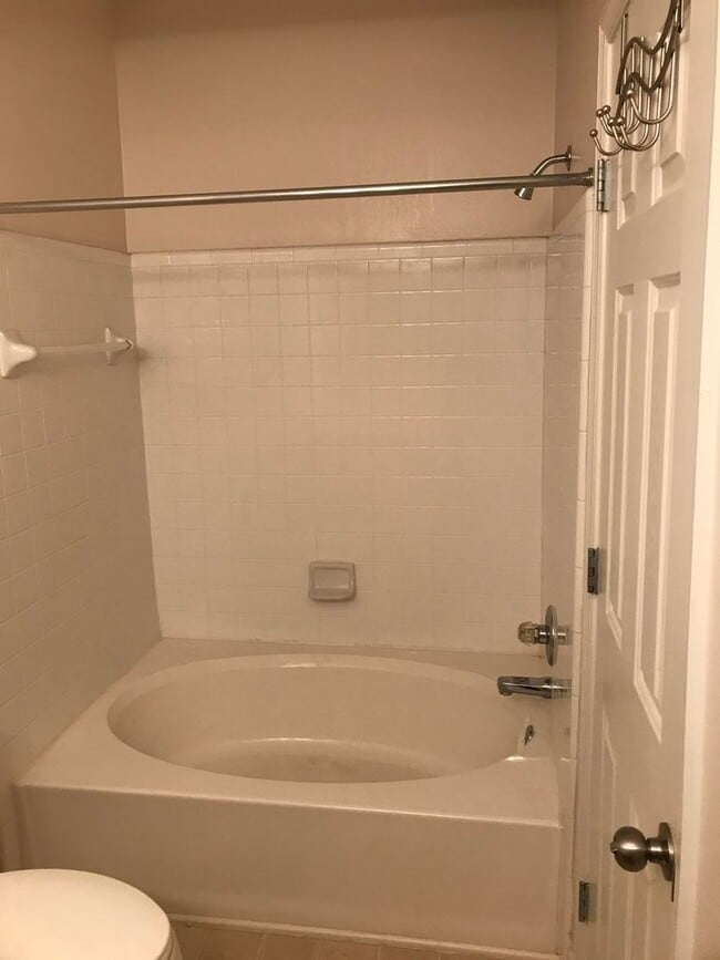 Building Photo - 260 Riverbend Drive 2 Bedroom 2 Bath Condo...