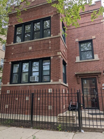 Primary Photo - 3139 W Leland Ave