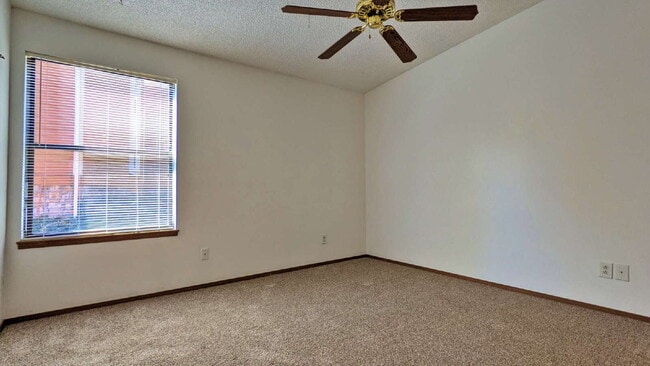 Building Photo - Spacious 2 Bedroom 1 Bath Condo In Cherry Creek School District!! 2nd Floor Balcony! Extra Storag...