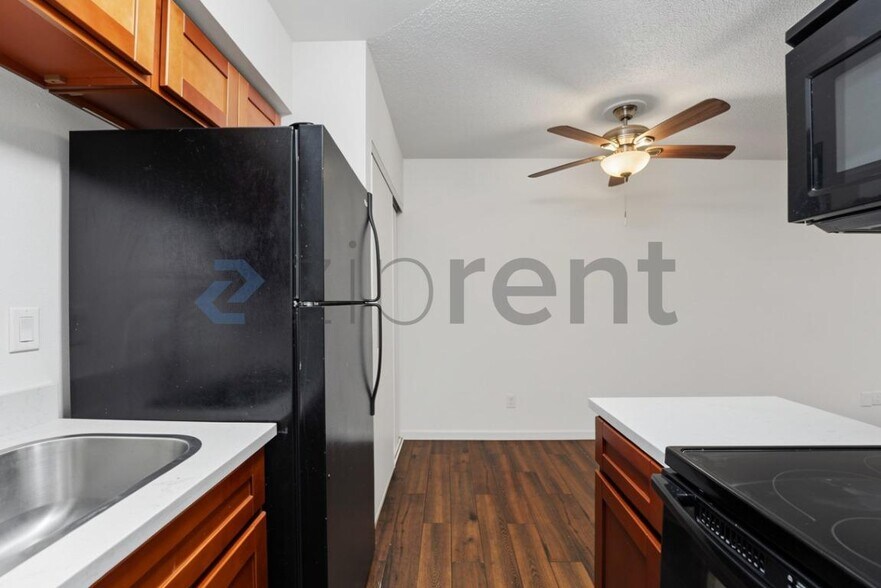 Building Photo - Unit 310