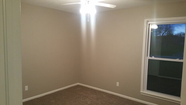 Building Photo - 135 E Ritter St