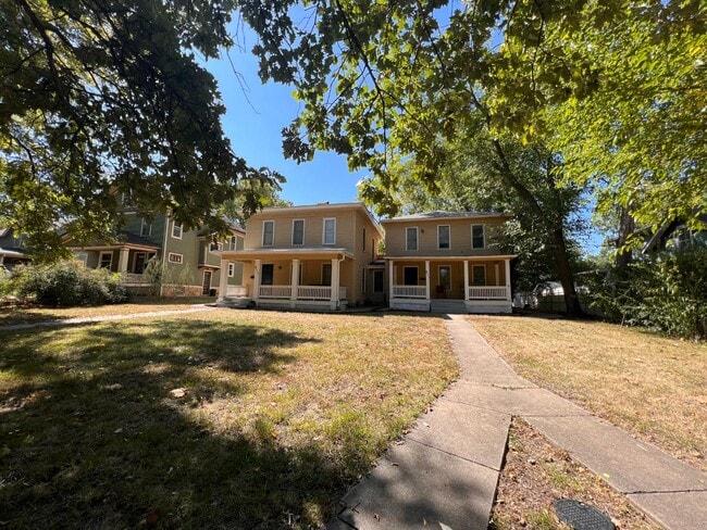 Building Photo - 813 Maine St