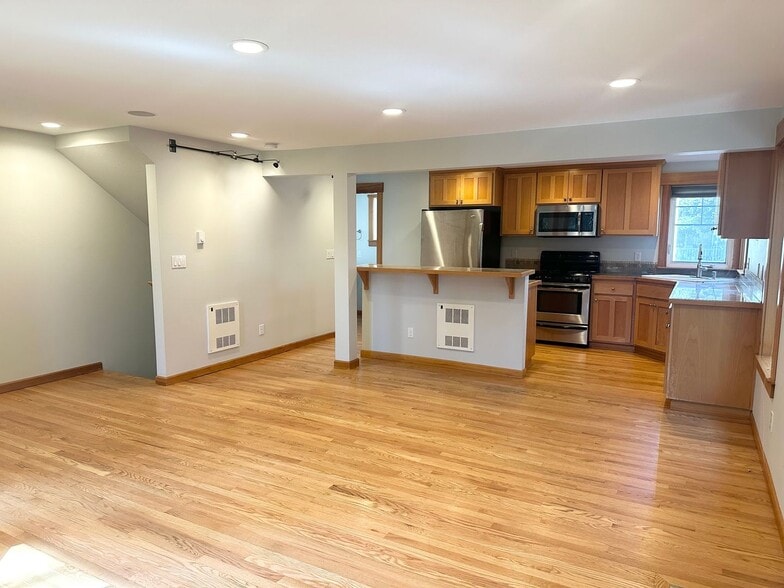 Building Photo - 9312 Stone Ave N