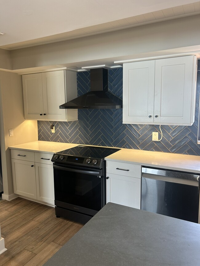 Building Photo - 240 Windward Passage