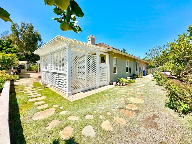 Building Photo - Beautiful Single-Level Custom Home with Serene Backyard Space in the Lovely Peppertree Park Commu...