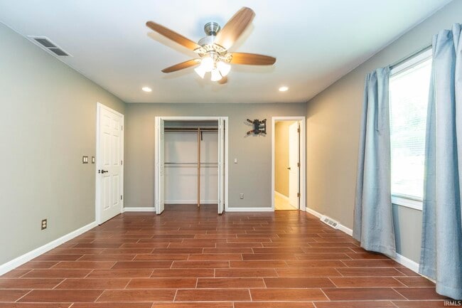 Building Photo - 7122 Woods Dr