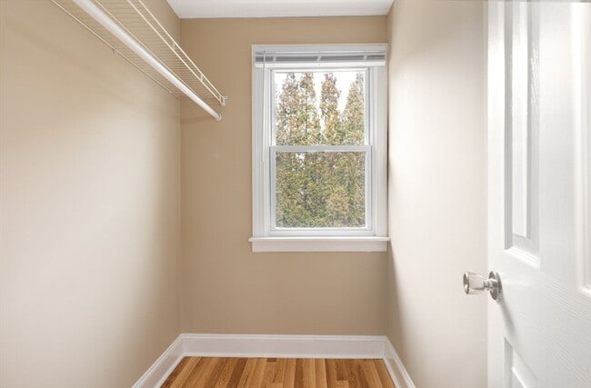 Building Photo - 1932 Washington St