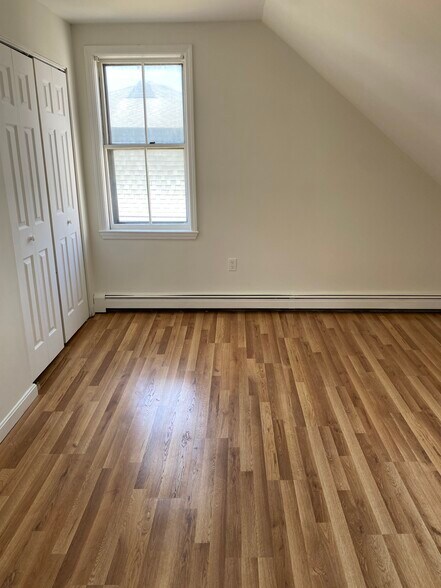 3rd floor rear bedroom - 36 Cork St