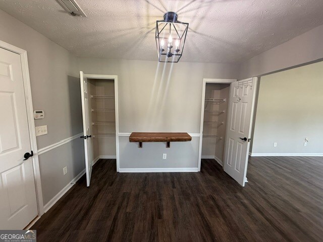 Building Photo - 221 Cody Dr
