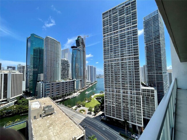 Building Photo - 500 Brickell Ave
