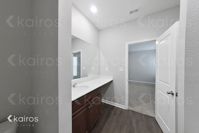 Building Photo - 108 Mayflower Cir