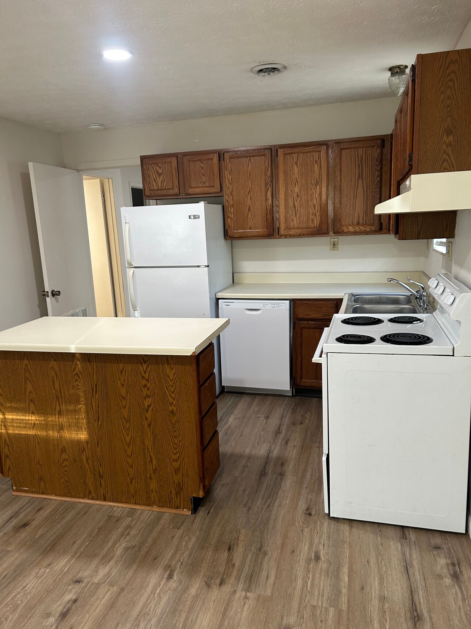 Building Photo - 526 Arrow Cir