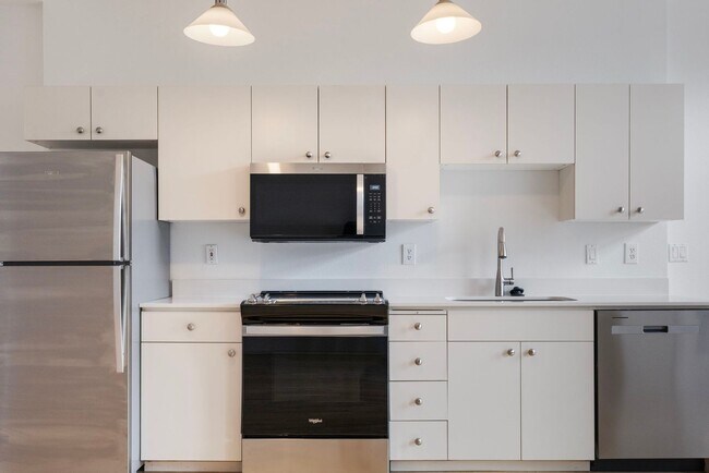 Building Photo - 618 NW 12th Ave