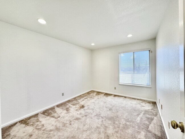 Building Photo - 4378 Conejo Dr