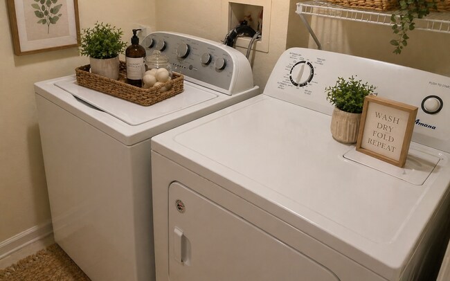 Building Photo - Gorgeous 2/2 Wood Floors Condo For Rent @ The Crest close to UCF and Valencia.