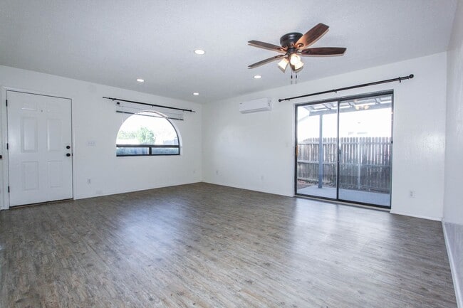 Building Photo - 7159 E Silverlode Dr