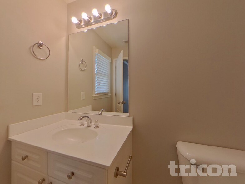 Building Photo - 275 Water Oak Pl