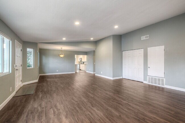 Building Photo - Tamarack Coastal Retreat! 1/2 Duplex with ...