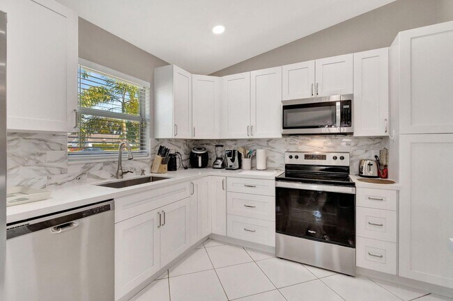 Building Photo - Waterway Cove