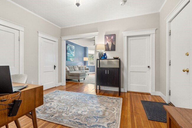 Building Photo - 376 Riverway