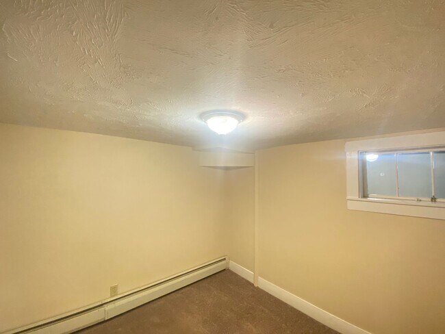 Building Photo - 16 Linwood St