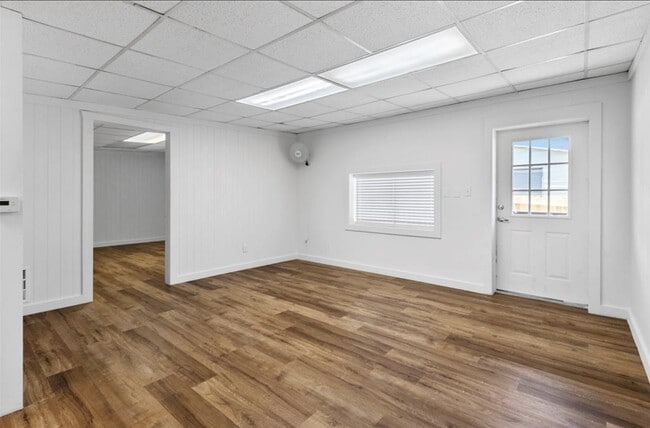Building Photo - 10880 Sleepy Hollow Rd