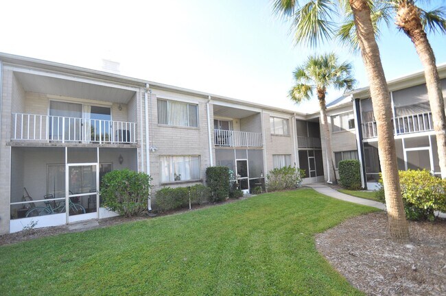 Building Photo - Charming 2-Bedroom Condo in Scenic Winter ...