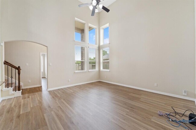 Building Photo - 29022 Crystal Rose Ln