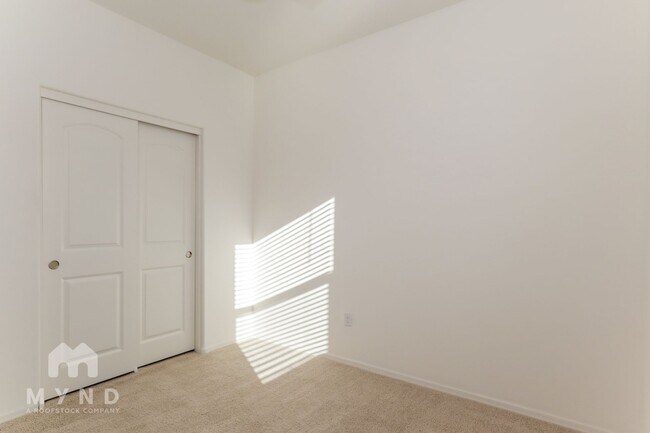 Building Photo - 801 Calle Tikal