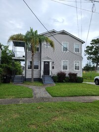 Building Photo - 2233 Humanity St