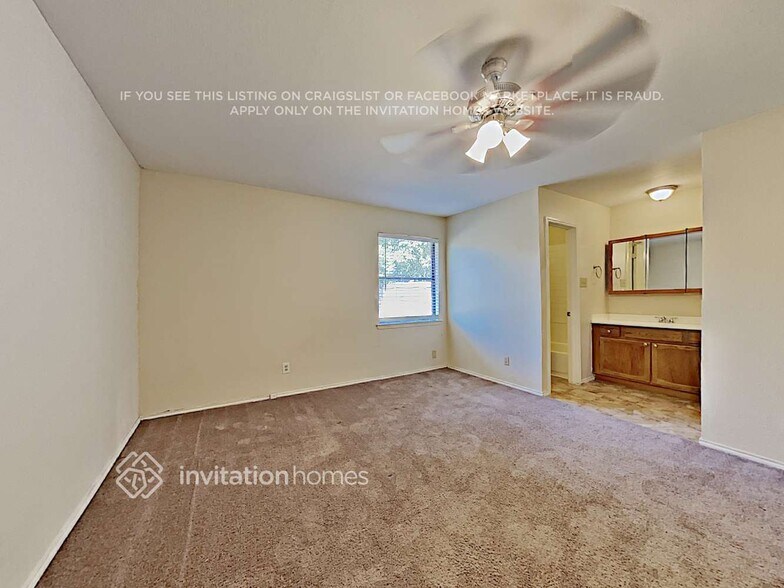 Building Photo - 1229 N Creek Dr
