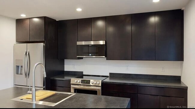 Building Photo - 145-139 CT-39