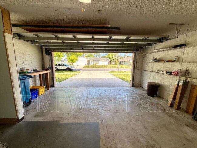 Building Photo - 147 Sunflower Cir