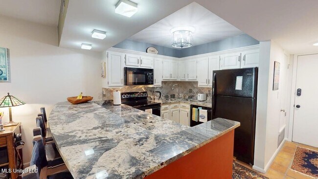 Building Photo - 520 Beach Blvd