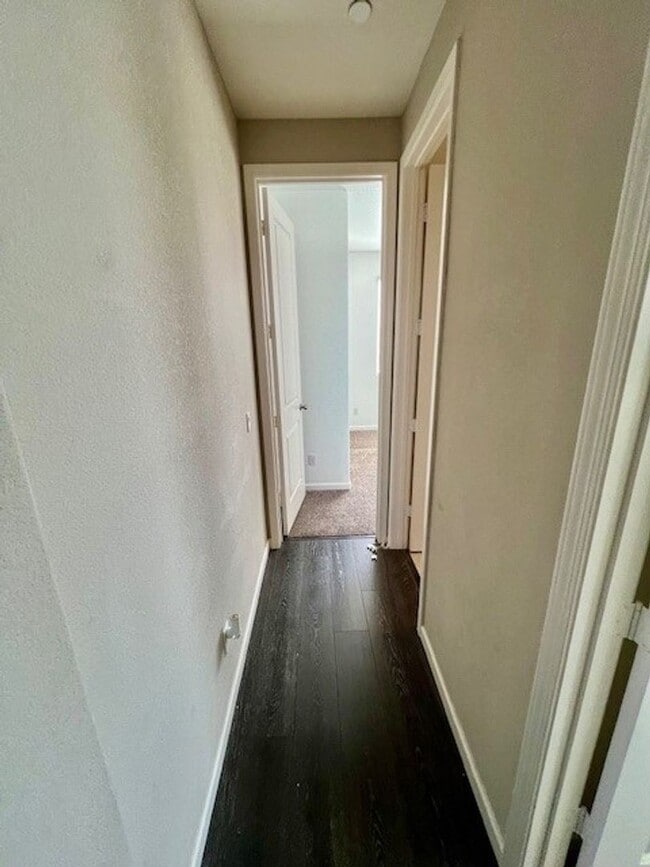 Building Photo - Northwest Bakersfield Gated Home