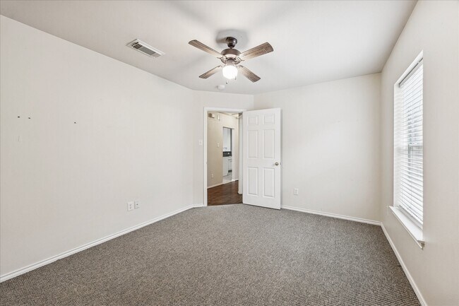 Building Photo - 11914 White Water Bay Dr