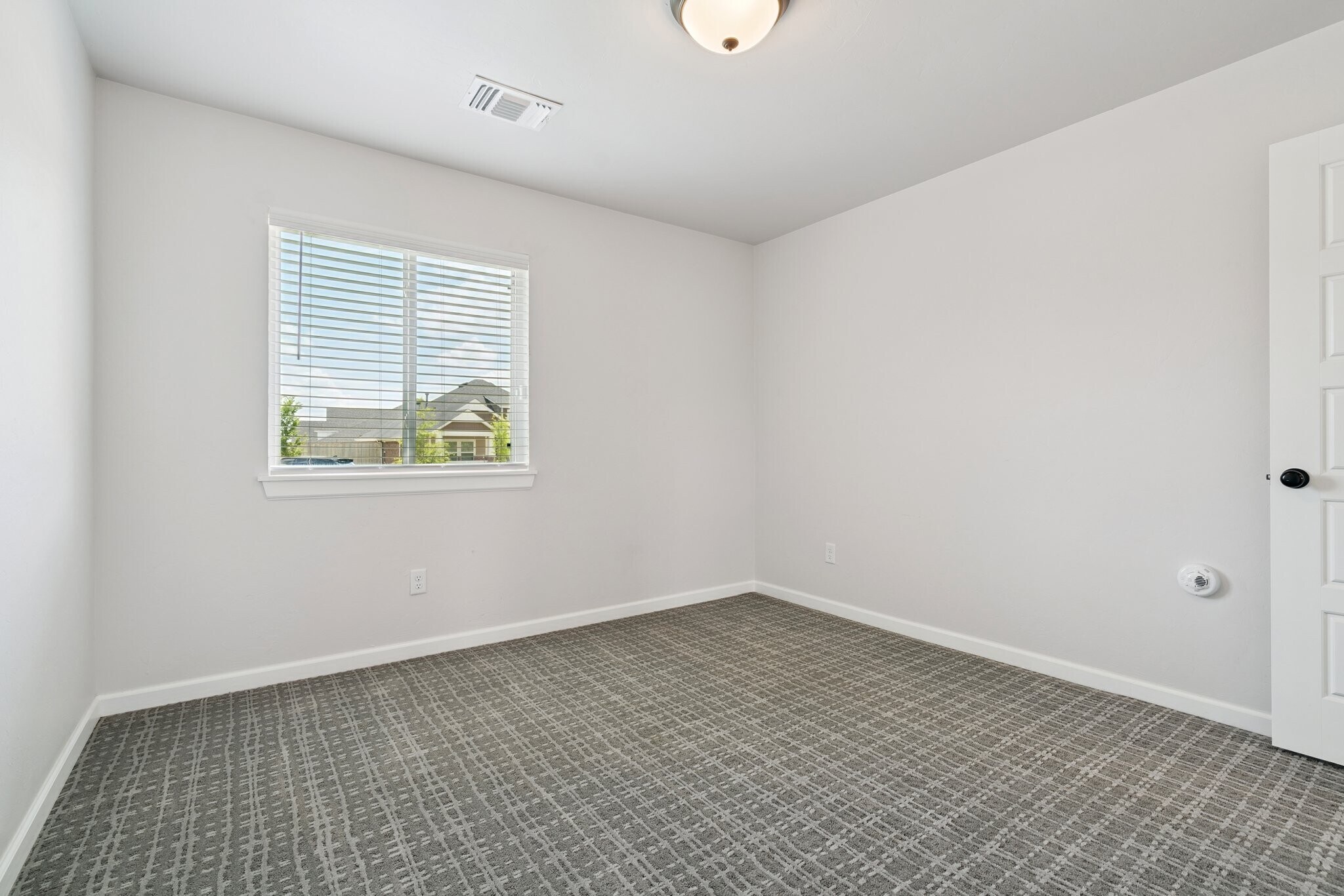 Building Photo - 15908 Buffalo Dr