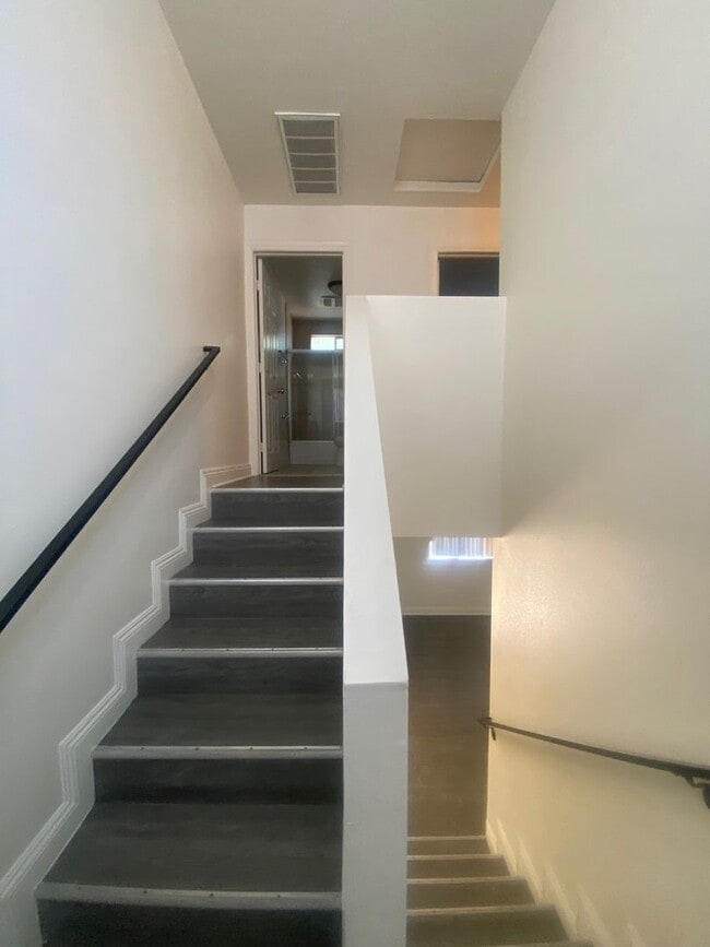 Building Photo - 76(914)