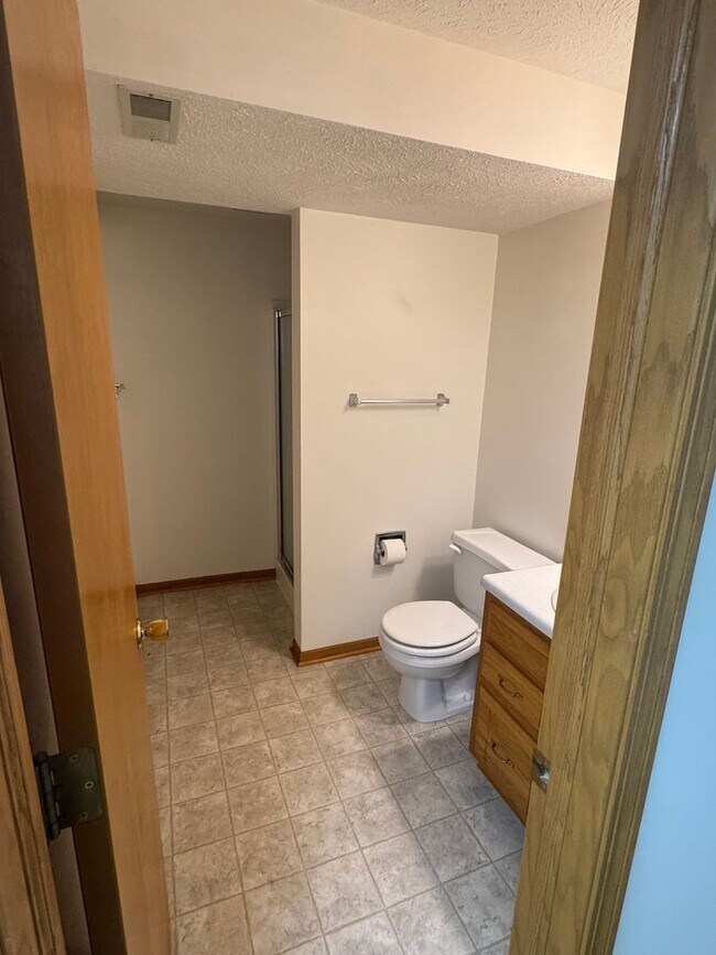Building Photo - Exceptional 3+! Bedroom Inside & Out on a Private Cul-de-Sac Lot