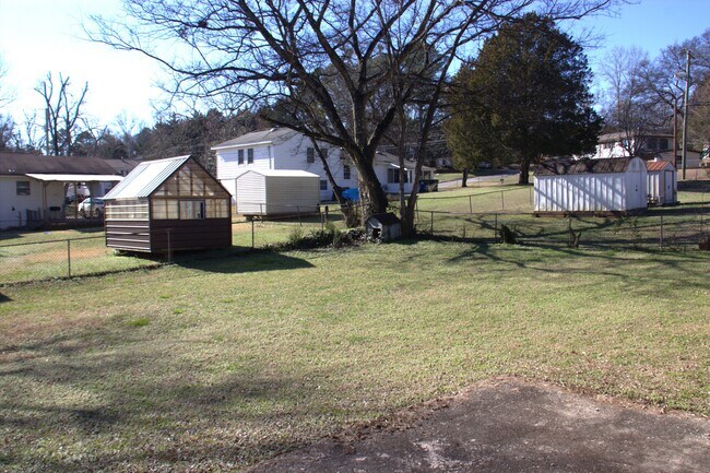 Building Photo - 3202 Gayhart Dr NW