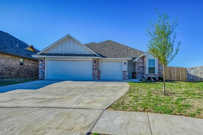 Building Photo - Beautiful Newer Construction Home in Stone Lake!