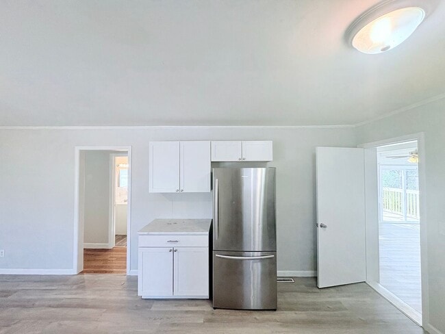 Building Photo - 213 Morris St