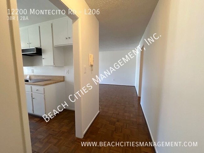 Building Photo - $300 off first month's rent! Nice Upper Un...