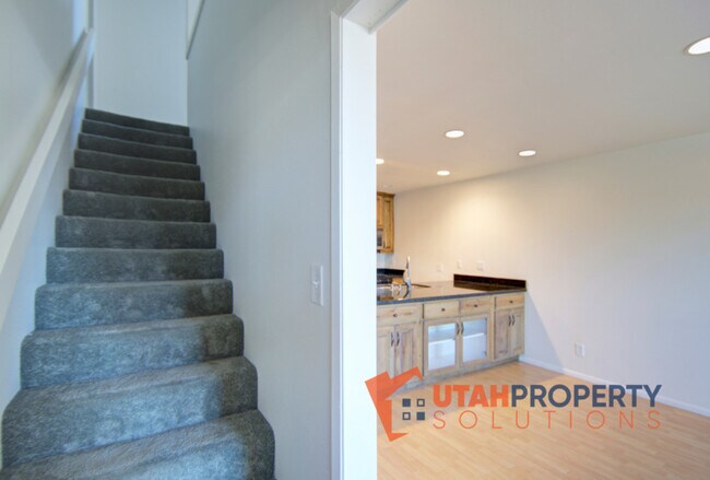 Building Photo - 1180 Foothill Dr