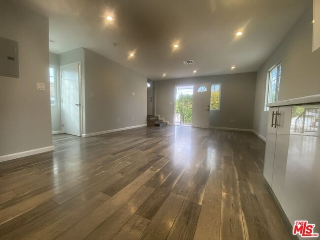 Primary Photo - 8448 Fenwick St