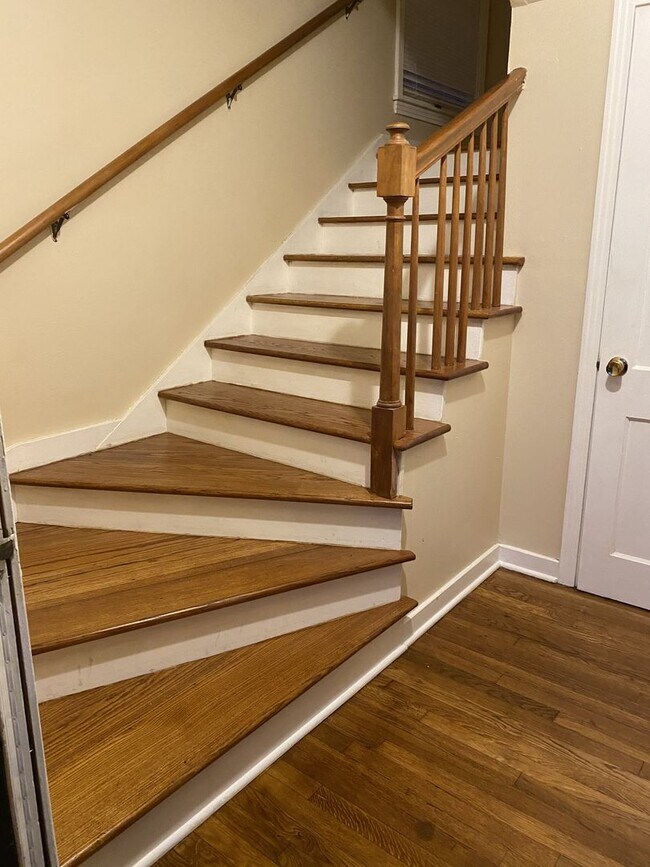 Building Photo - Bryn Mawr