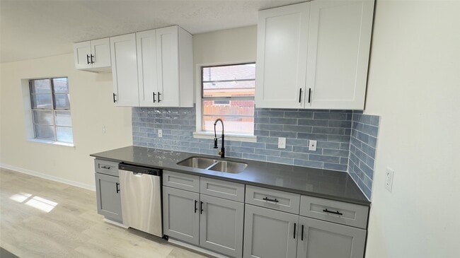 Building Photo - 829 Canfield St